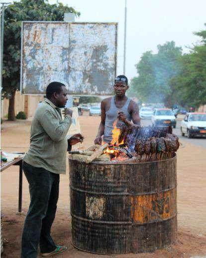 那完全是因为尼日尔实世界上最热的国家之一,导致了许多蔬菜在这个