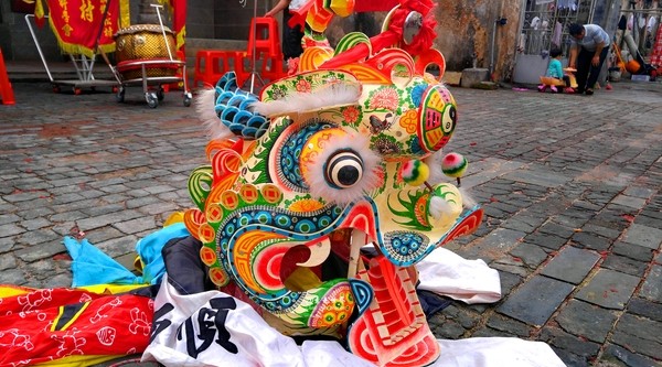 东莞是出生的地方,梅州是祖辈居住的地方,如果说东莞的客家村落象是