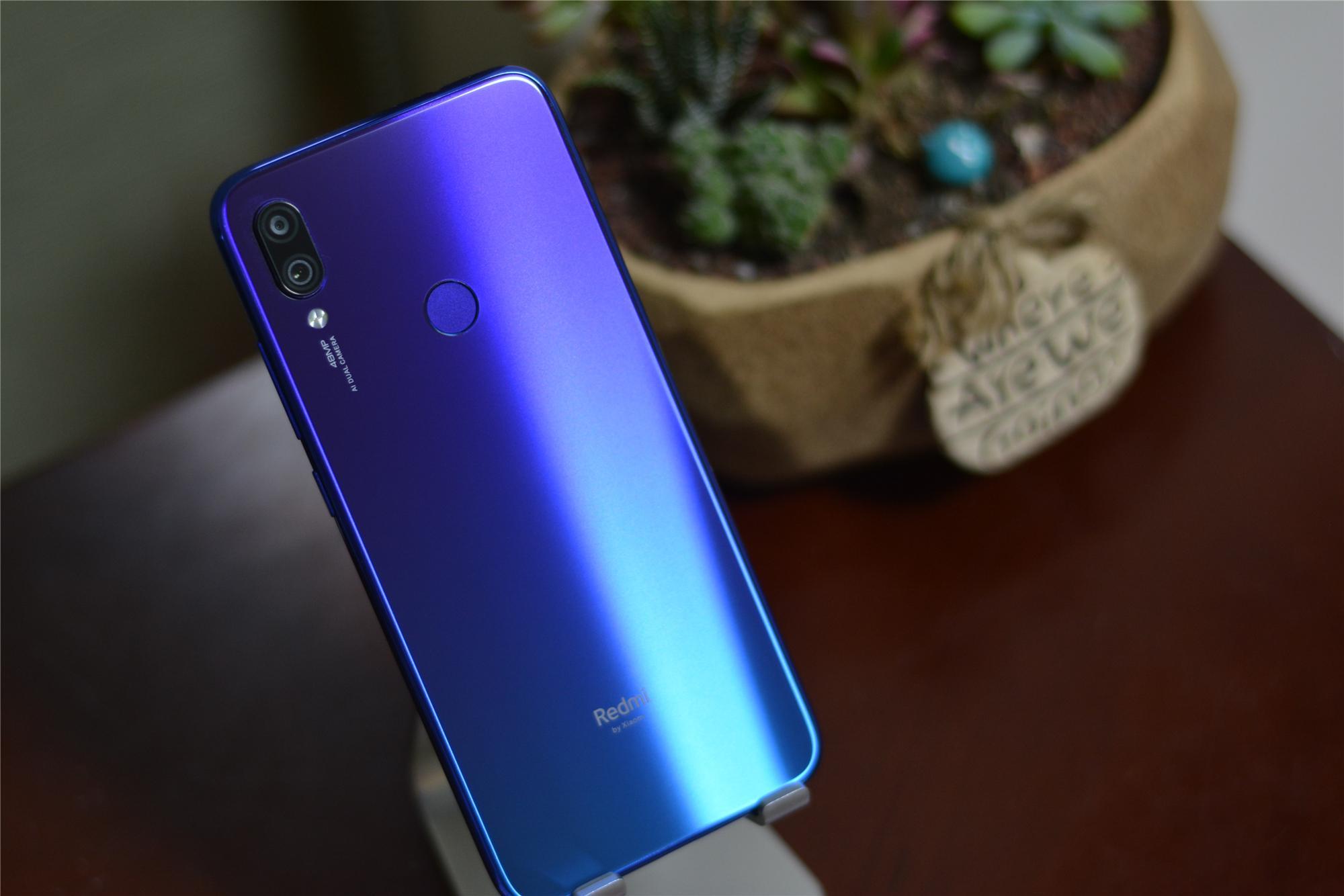 新霸主!红米note7首发上手体验:4800万双摄 长续航 极致性价比