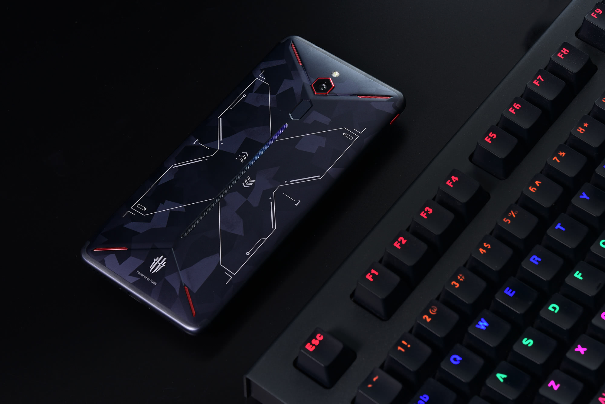 风 液冷散热/边框触控按键 红魔mars战地迷彩版图赏