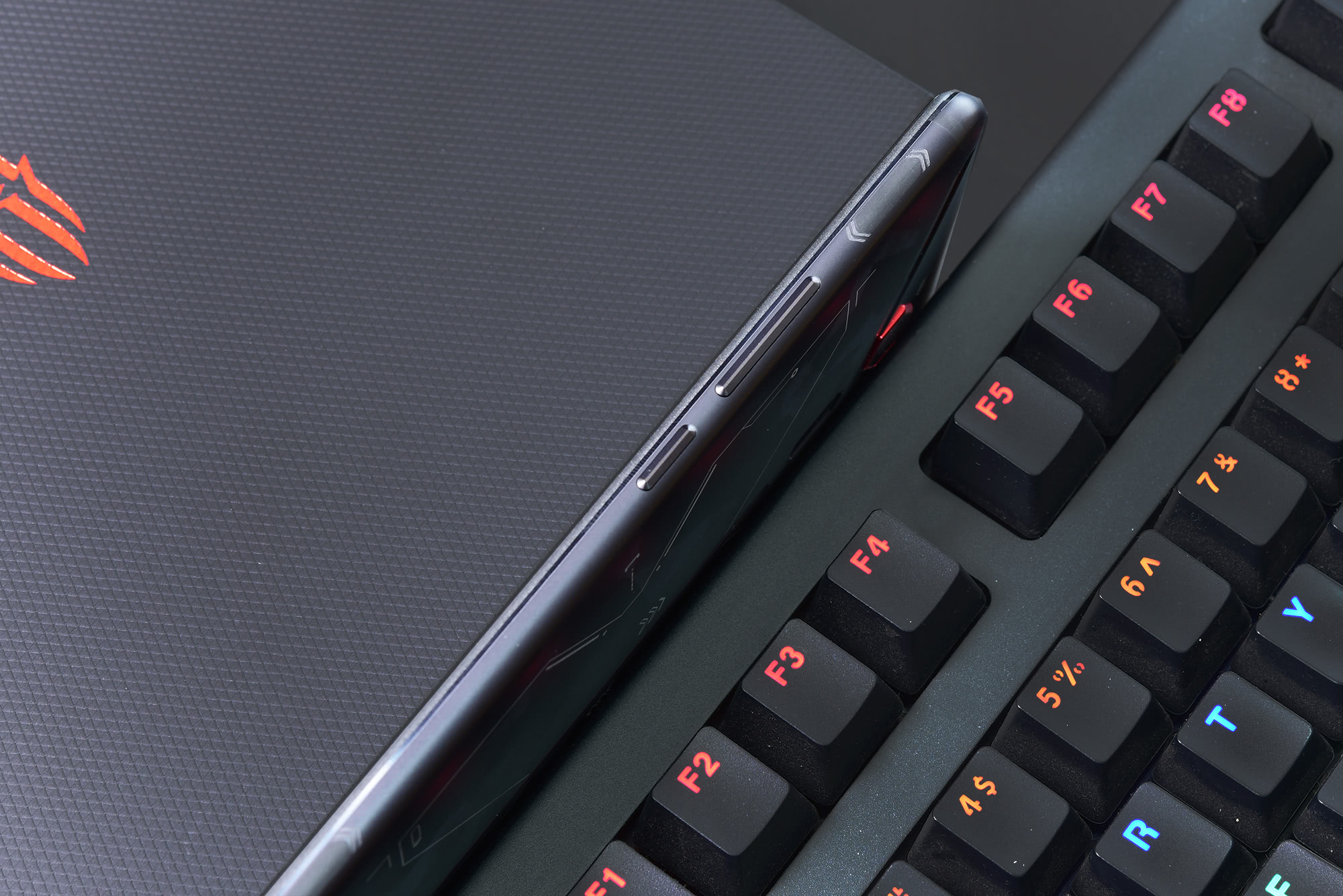 风 液冷散热/边框触控按键 红魔mars战地迷彩版图赏