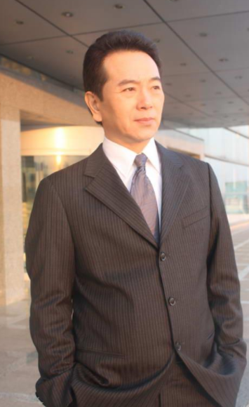 他63岁凭借《都挺好》再度翻红,与妻子恩爱30年儿子却是试管婴儿