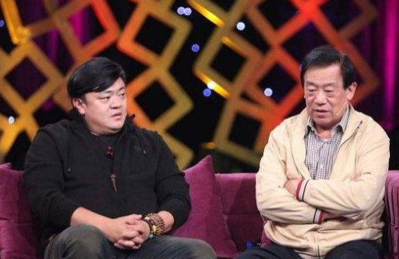 高明的一家四口都是演员,女儿是在话剧方面发展,而他的儿子不仅是演员