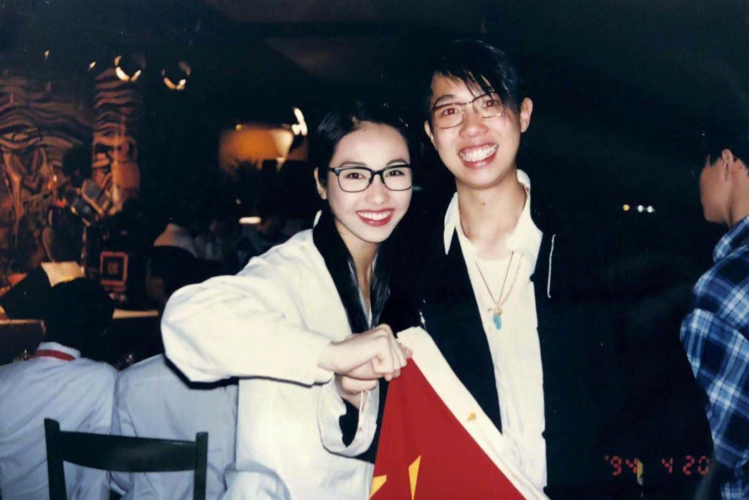 黎姿晒旧照感慨时光飞逝却意外暴露有头发的张卫健真的帅