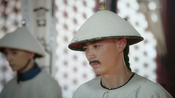 《如懿传》中,中了嘉妃金玉妍计谋的大阿哥永璜,与中了海兰计谋的三