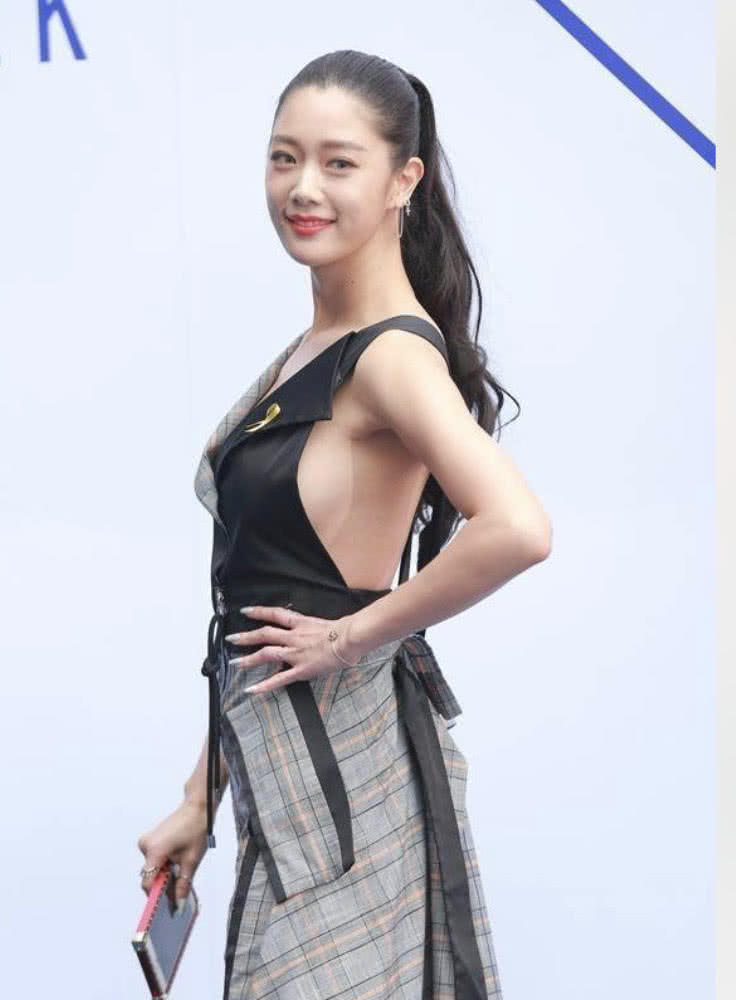 李成敏是一位英国籍亚裔女演员,小姐姐在早年的时候凭借了一部韩国