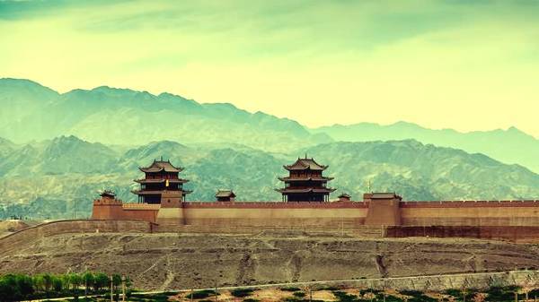 中国规模最大的关隘被誉为天下第一雄关的嘉峪关雄姿