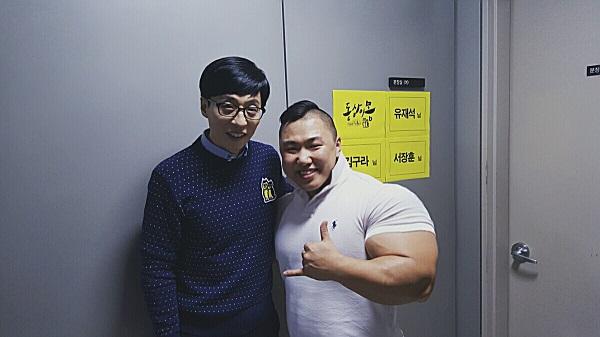 韩国巨臂男称自己是"韩国绿巨人",胳膊比女生的腰还粗