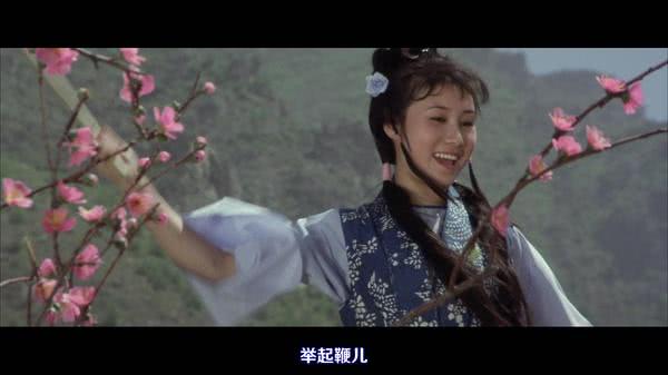 在《少林寺》中的主题曲《牧羊曲》也是丁岚唱的,丁岚与李连杰的这部