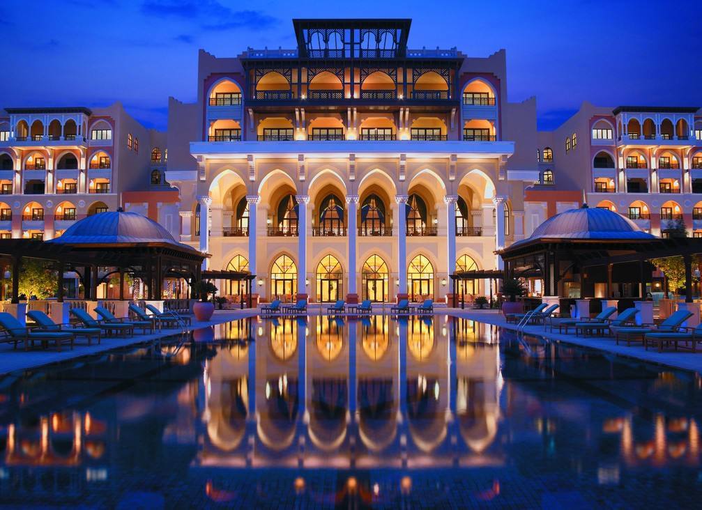 一座沙漠中的八星级酒店,奢华程度不亚于帝王生活