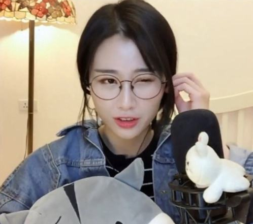 dota2知名主播冷冷即将达成粉丝牌满级成就 目前现存仅阿冷达成