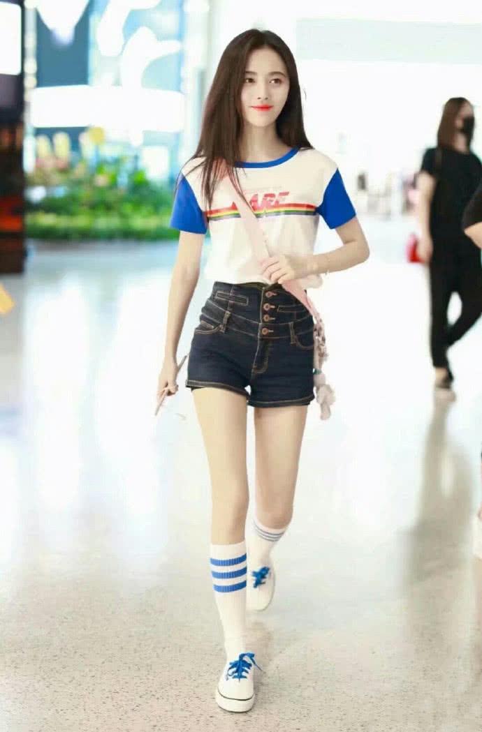 鞠婧祎的安全裤"不小心"露在外面, 网友看后表示: 真撩