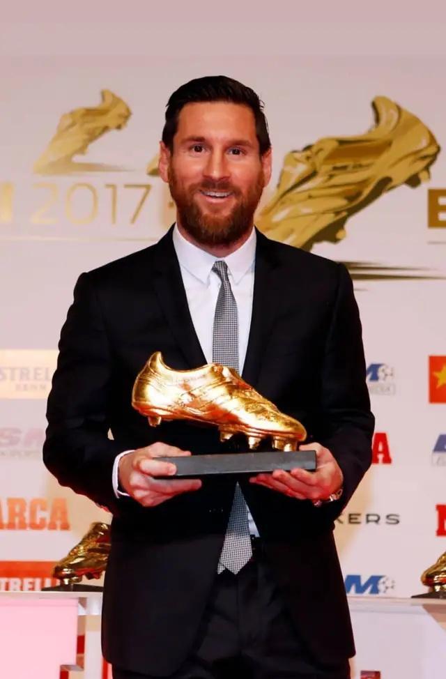 梅西荣获第五座欧洲金靴奖