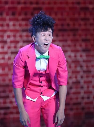 他就是小超越胡新超,曾经长得比较像宋小宝,曾经在