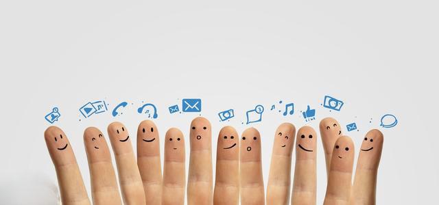 一岁半左右的孩子父母放手,让孩子多动手,给他一双灵活的小身体