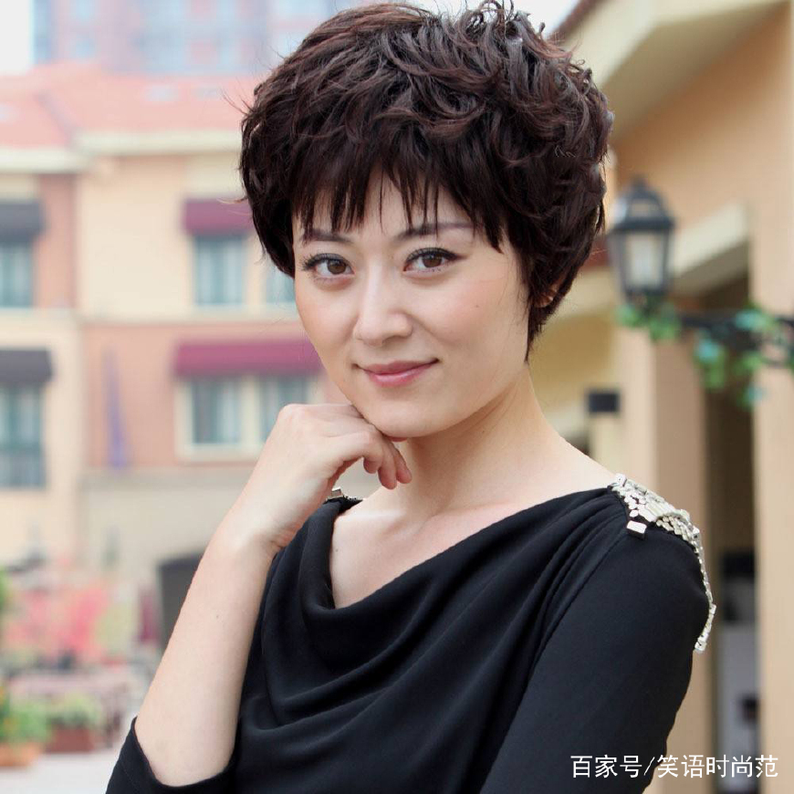 40岁的女人,剪错发型太丑了!这3款"短发"要避开,很显老气!