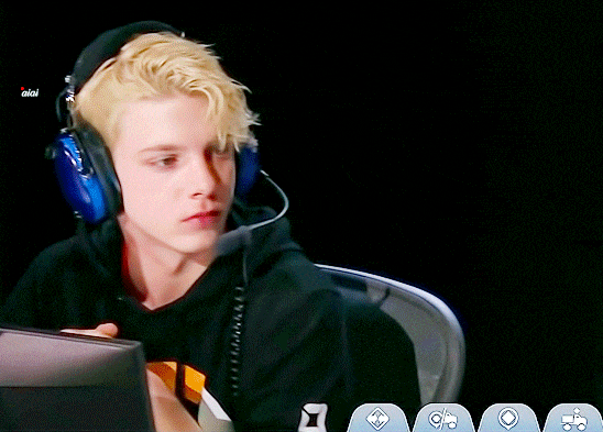 电竞职业选手颜值高过娱乐圈?欧成帅一脸ow加拿大小哥迷死人!