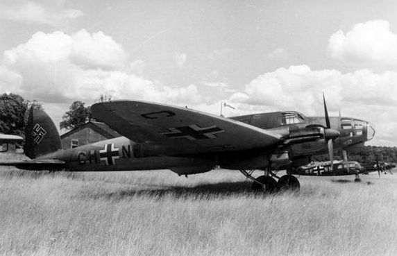 亨克尔he-111型轰炸机大家都知道,德国的佩内明德是一个岛,米哈伊尔要