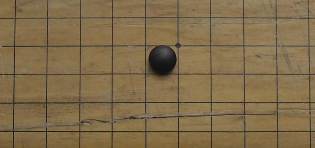 把围棋子放进格子里?你的脑洞比黑洞还大!|黑子|棋子|棋盘_新浪新闻