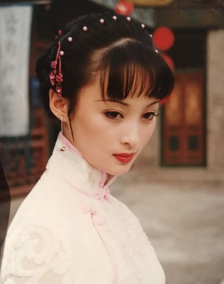 43岁蒋勤勤生日获最好礼物,多年前旧照曝光杏眼桃腮似仙女