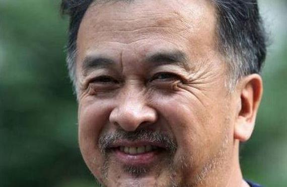 他被称为春晚钉子户,献身艺术24年,如今58岁两鬓斑白,退出艺坛