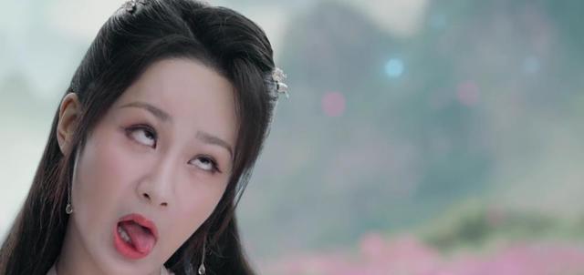 润玉对锦觅那真的是非常宠了,有一次锦觅教魇兽诈死,润玉拉着她的手