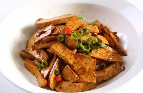 辣椒炒豆腐,一下能吃两碗饭,真是开胃又下饭