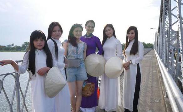 越南美女到中国旅游,称中国什么都好,就是有一点接受不了!