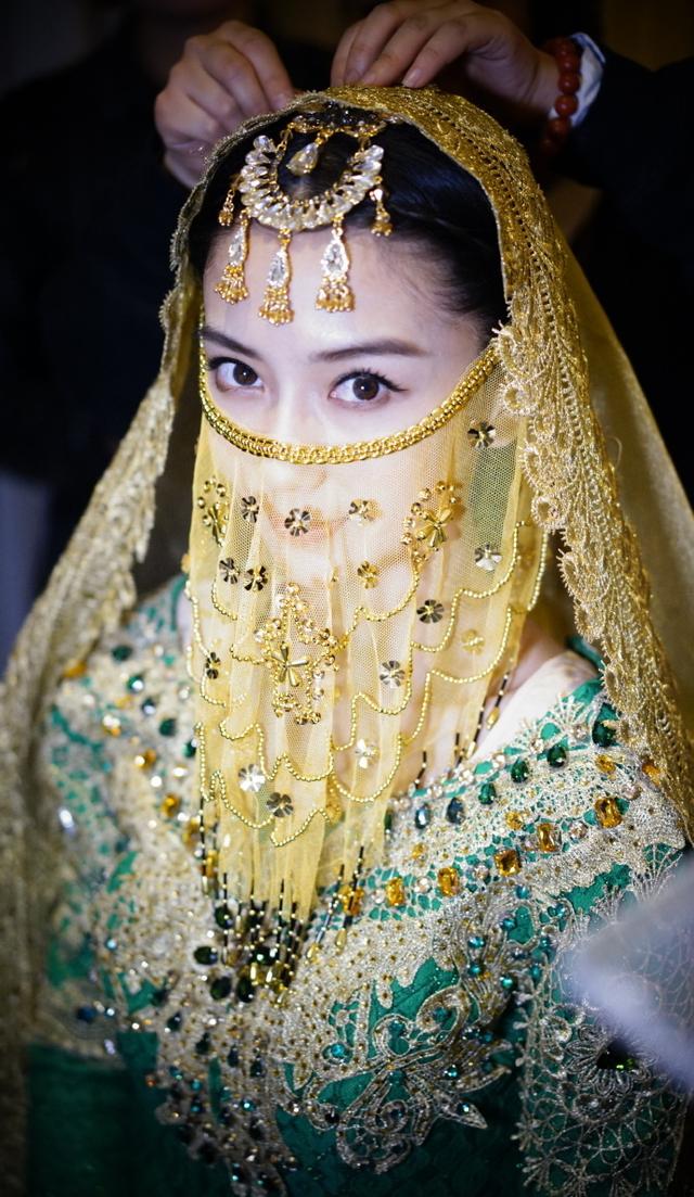 八位女星"戴面纱"装扮:唐嫣仙气飘飘,而她像是"戴口罩"!