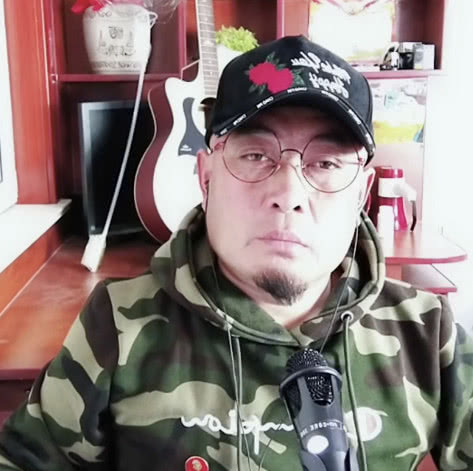 3,百万星光五哥赵山河刚玩快手的时候最支持的主播是二驴,因为当时