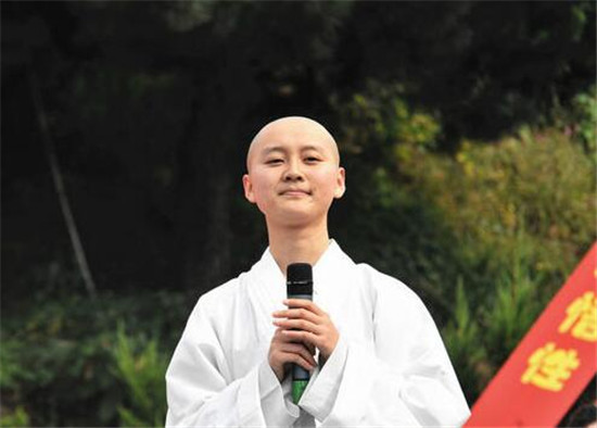 她被誉为中国最美尼姑985毕业却断发出家年近三十仍不想还俗
