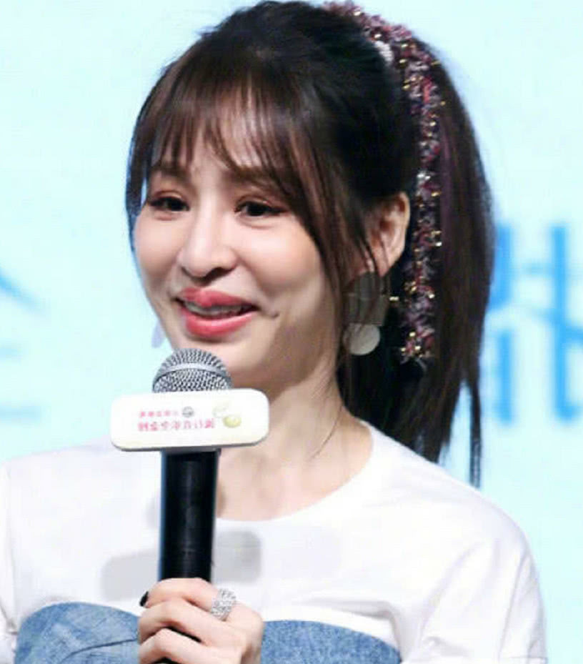 36岁王心凌现身脸部僵硬似蔡明网友越漂亮越难接受变老