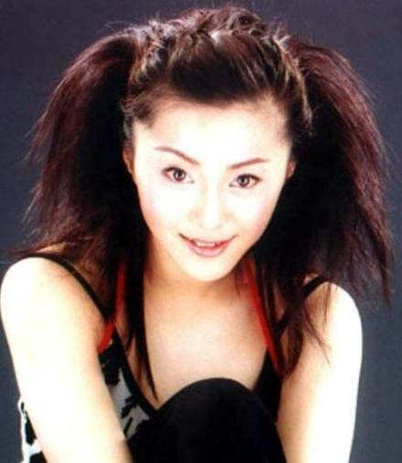 性感女神林志玲在电影《富春山居》中头顶粟米烫红发变杀马特,为了