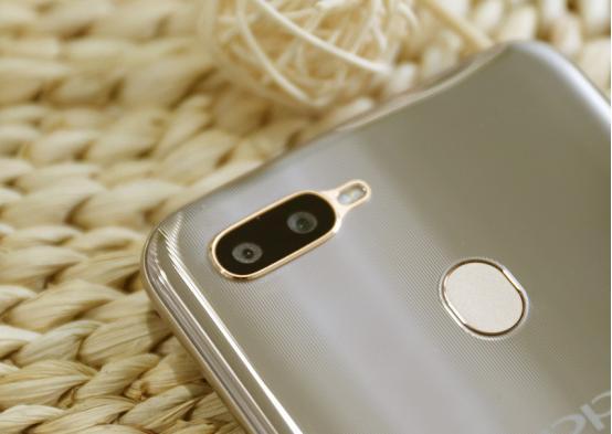 OPPO A7上手体验,水滴屏和超长续航是最大亮