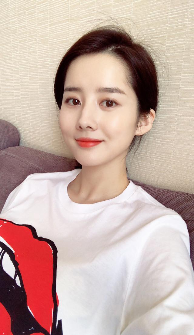 周星驰《新喜剧之王》里最漂亮的女孩,曾是网红主播,撞脸刘诗诗