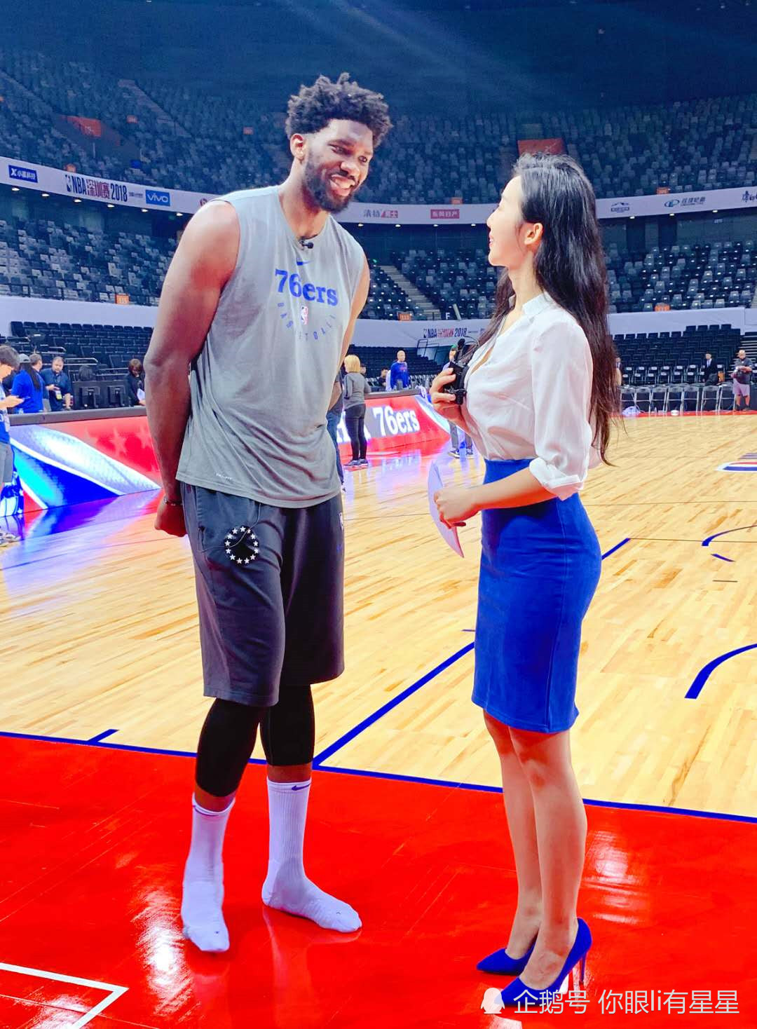 张曼源采访诺维斯基,真是最萌身高差,175站在他面前像个孩子