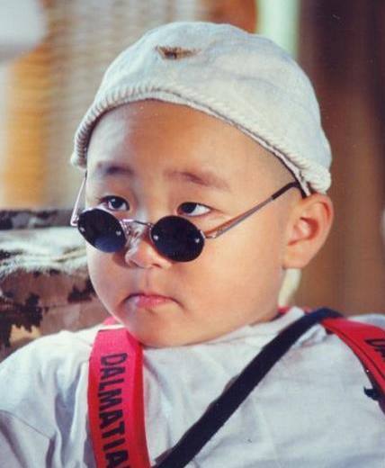 不知道大家是否还记得当年那个饰演调皮捣蛋光头小和尚的郝邵文呢?