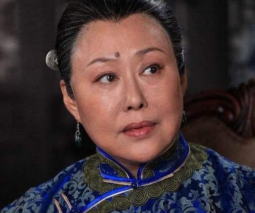斯琴高娃儿女近照:儿子专演配角至今不火,女儿入外籍曾被迫拍戏