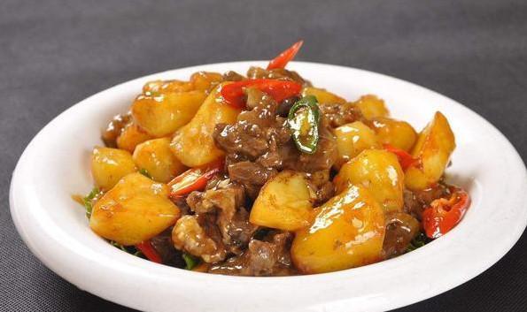 土豆和牛肉的搭配真是太香了你知道它的做法吗