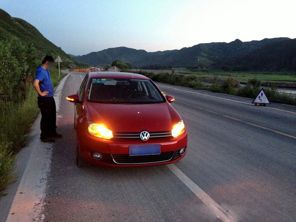 交警提醒:双闪灯也不是随便开的,除了这些情况,乱开就算违章