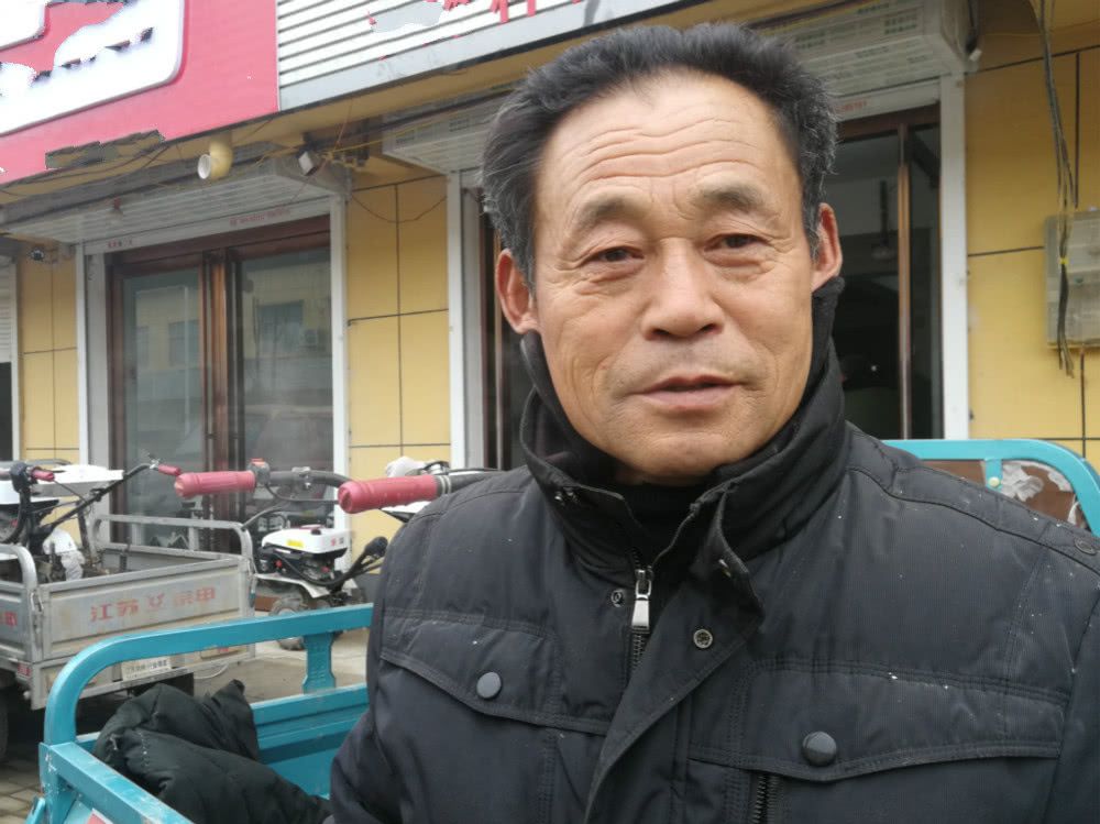 农村大叔手痒买"铁牛",被老伴责怪乱花钱,帮邻居干活喜得财路