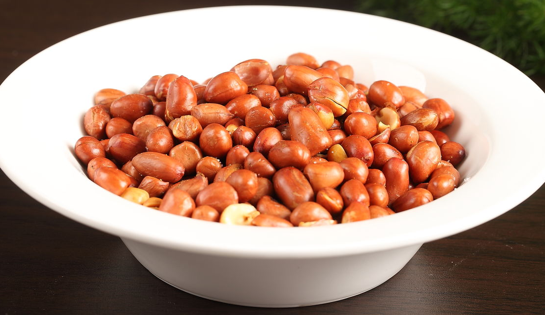 油炒花生注意这三技巧,才能酥脆爽口,不易返潮