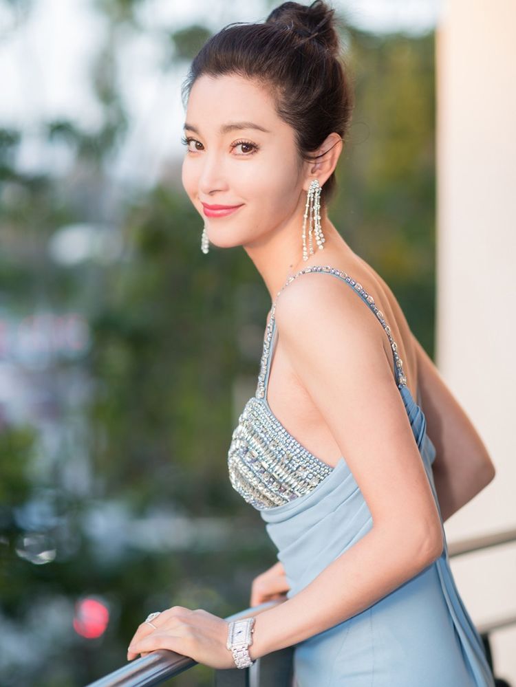 李冰冰获中美电影节最佳女主角 宛若美人鱼最美造型亮相