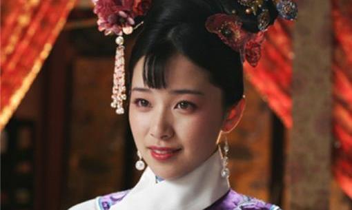 康熙下江南遇到一女子,她受到万千宠爱,63岁还给康熙生个儿子