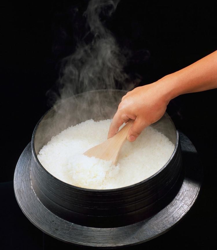 蒸米饭时别傻傻只会淘米了,多加这2步,保证米饭香甜,粒粒饱满