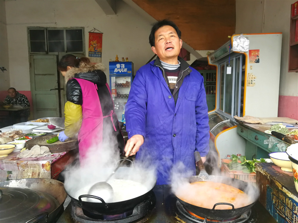 农村夫妇家门口开餐馆,历经3次开业,小生意通病你犯过没有?