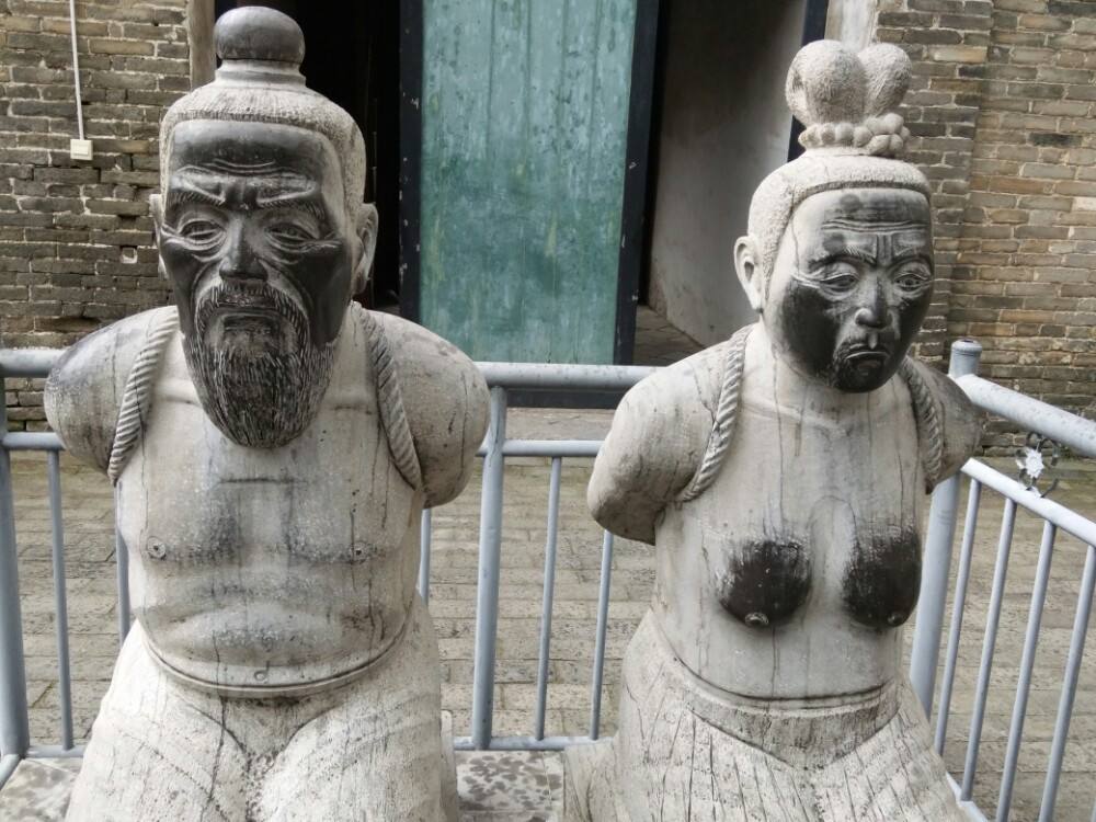 秦桧到底有多招人恨秦桧夫妇跪像身上一处细节暴露无遗