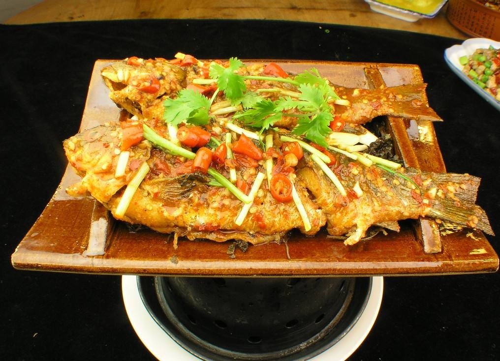 一招乡美食推荐—千年美食瓦片鱼