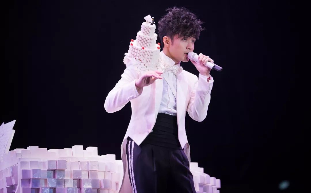 一人一首粤语歌,古巨基的《爱得太迟》出的时间其实刚刚好!