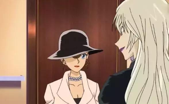 同时也是克丽丝温雅德),已退圈著名女演员藤峰有希子,(和工藤优作结婚